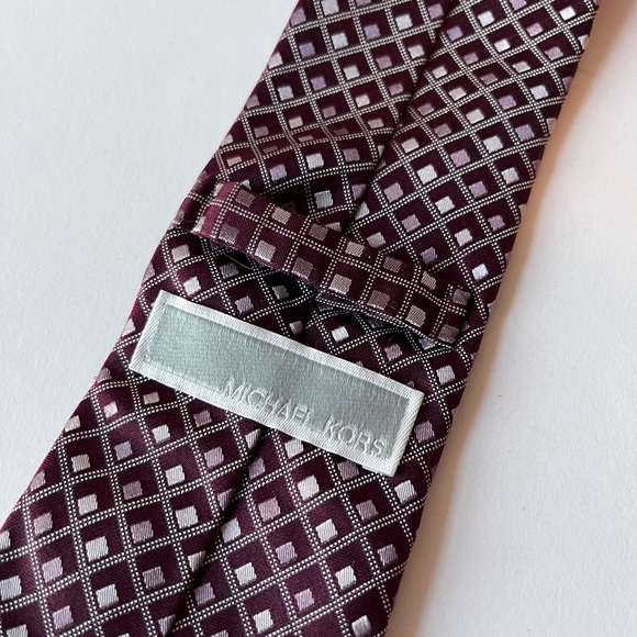 Michael Kors Geometric Maroon Mens Neck Tie 100% Silk - Picture 4 of 8